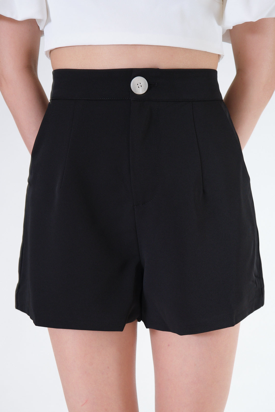 Chixxie Sandy Shorts (Black)