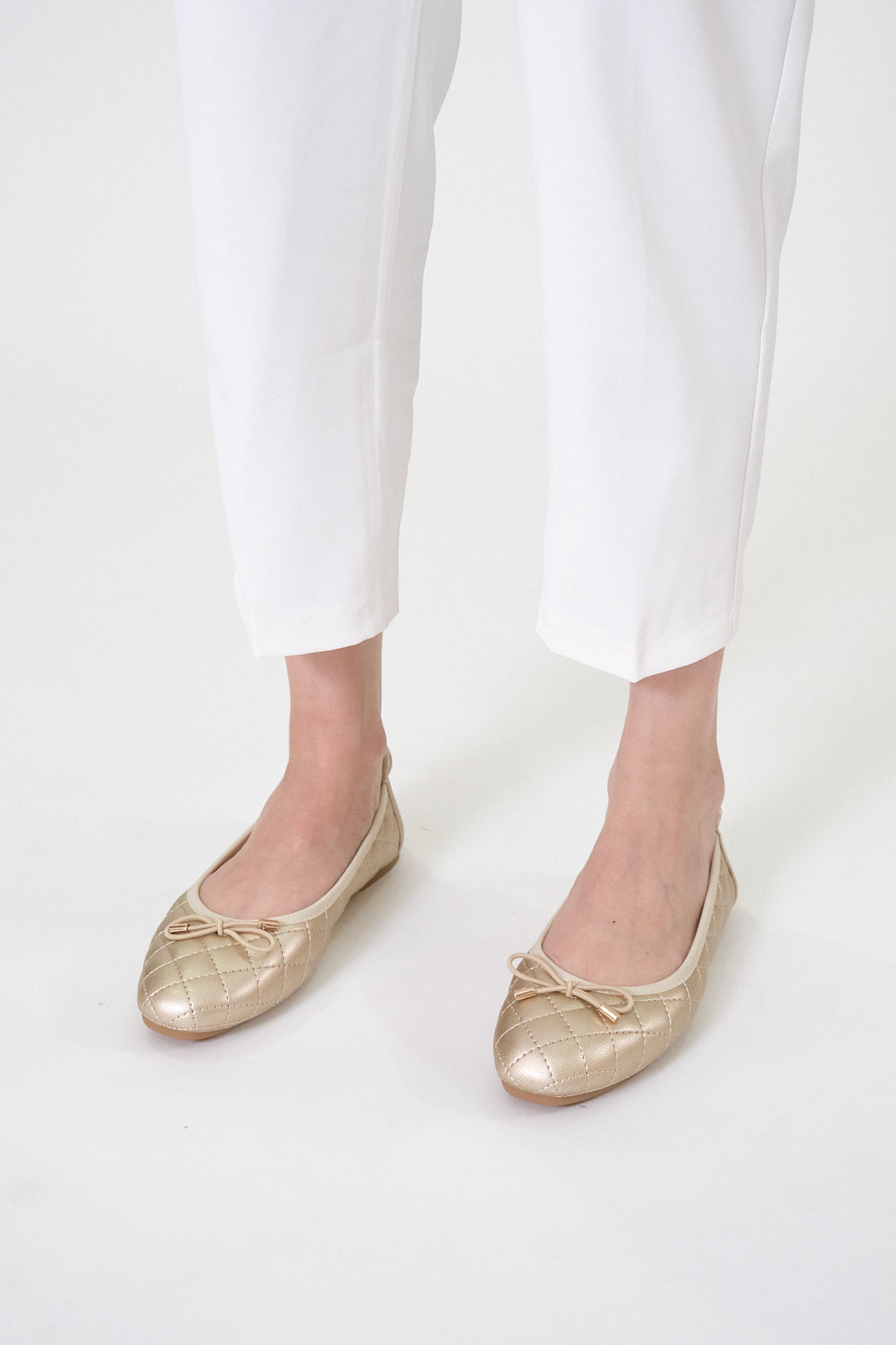 Chixxie XP20 Ribbon Tie Quilt Round Toe Flats