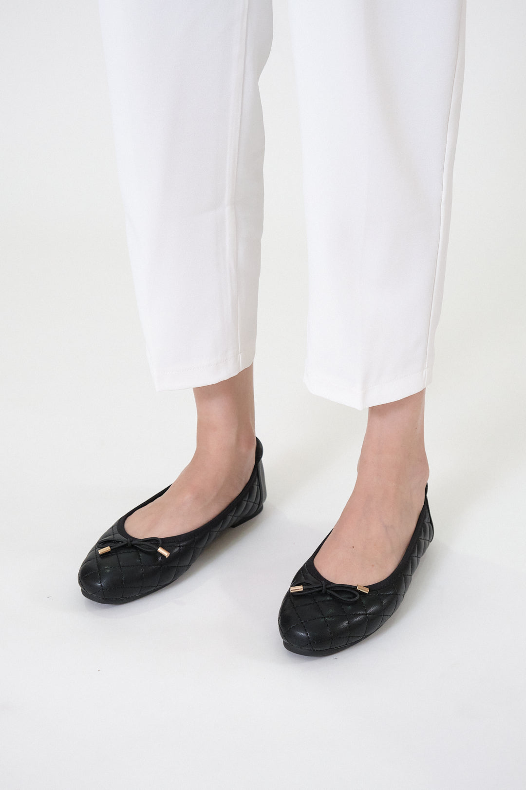 Chixxie XP20 Ribbon Tie Quilt Round Toe Flats