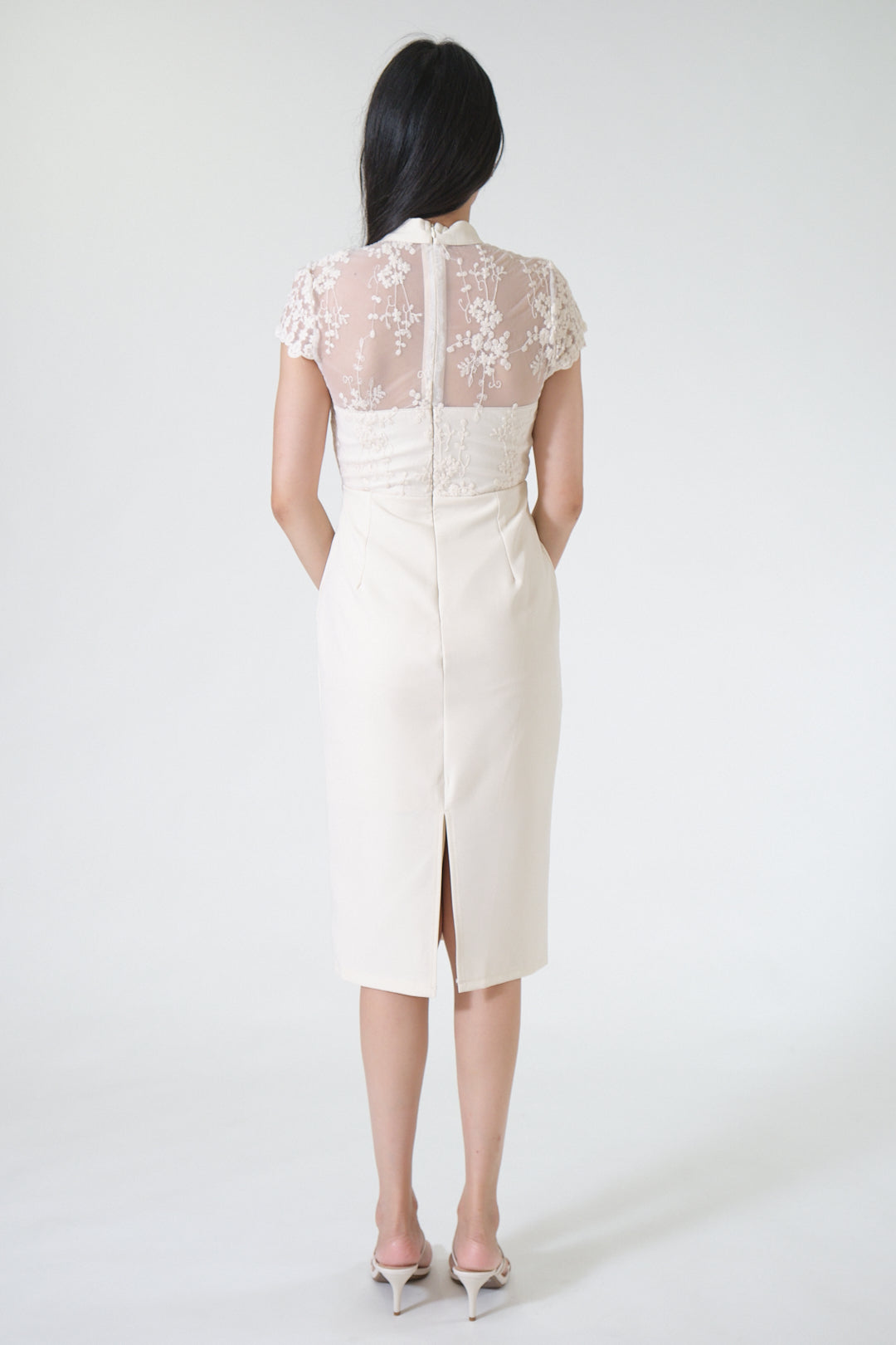 Chixxie Rosalie Cheongsam (Cream)