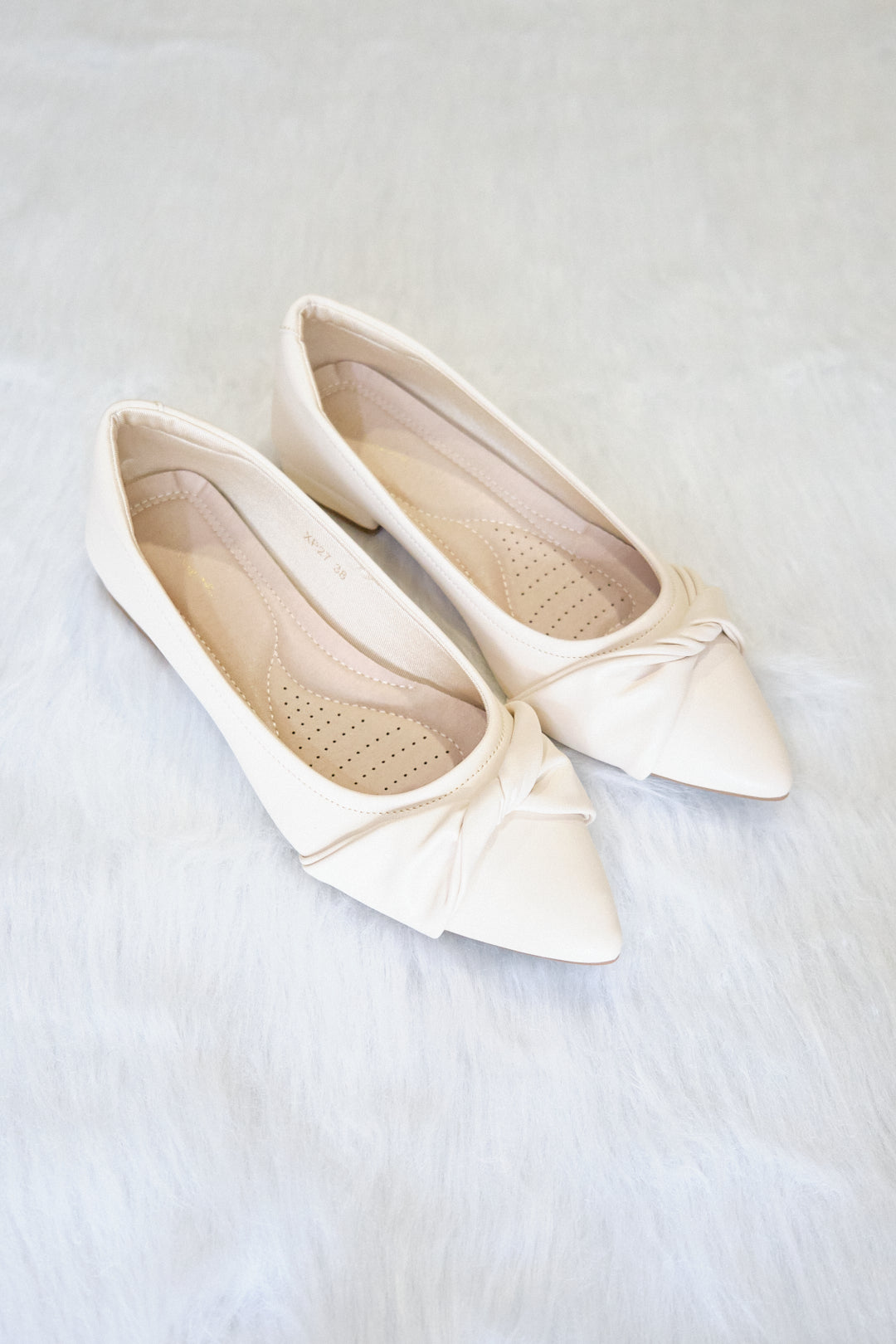 Chixxie XP27 Twist Pointed Toe Flats