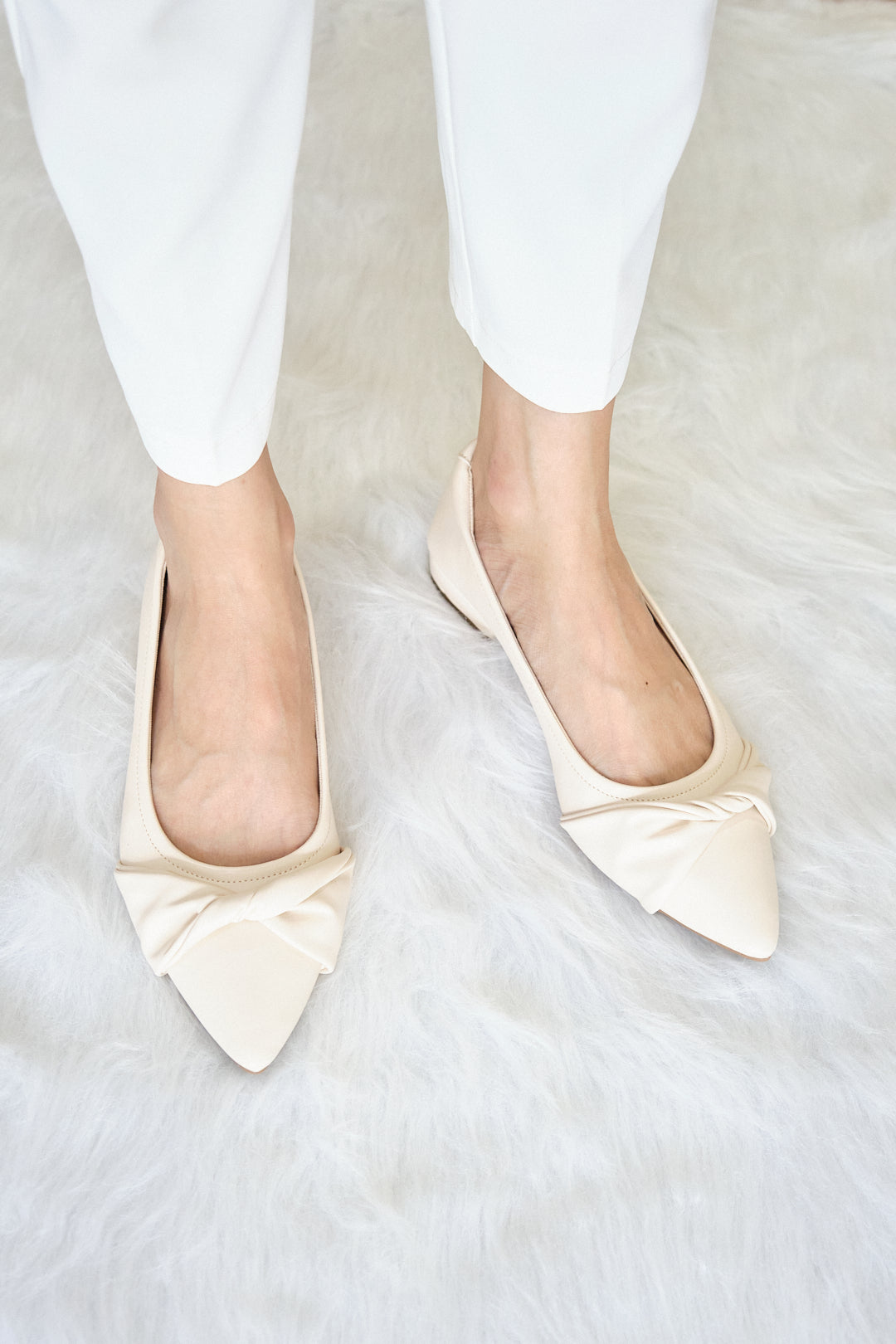 Chixxie XP27 Twist Pointed Toe Flats
