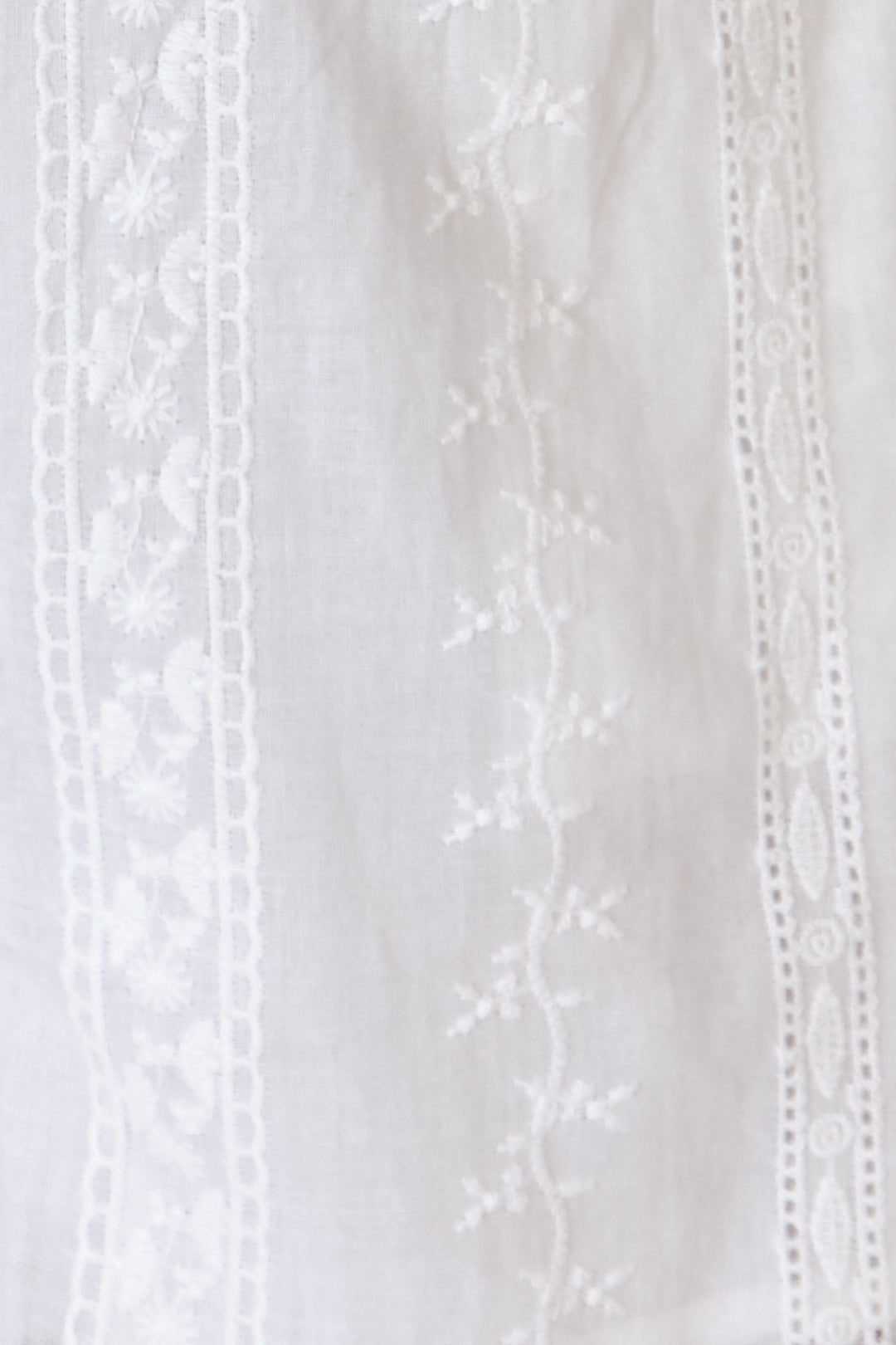 Chixxie Natalina Two-Piece Lace Set (White)