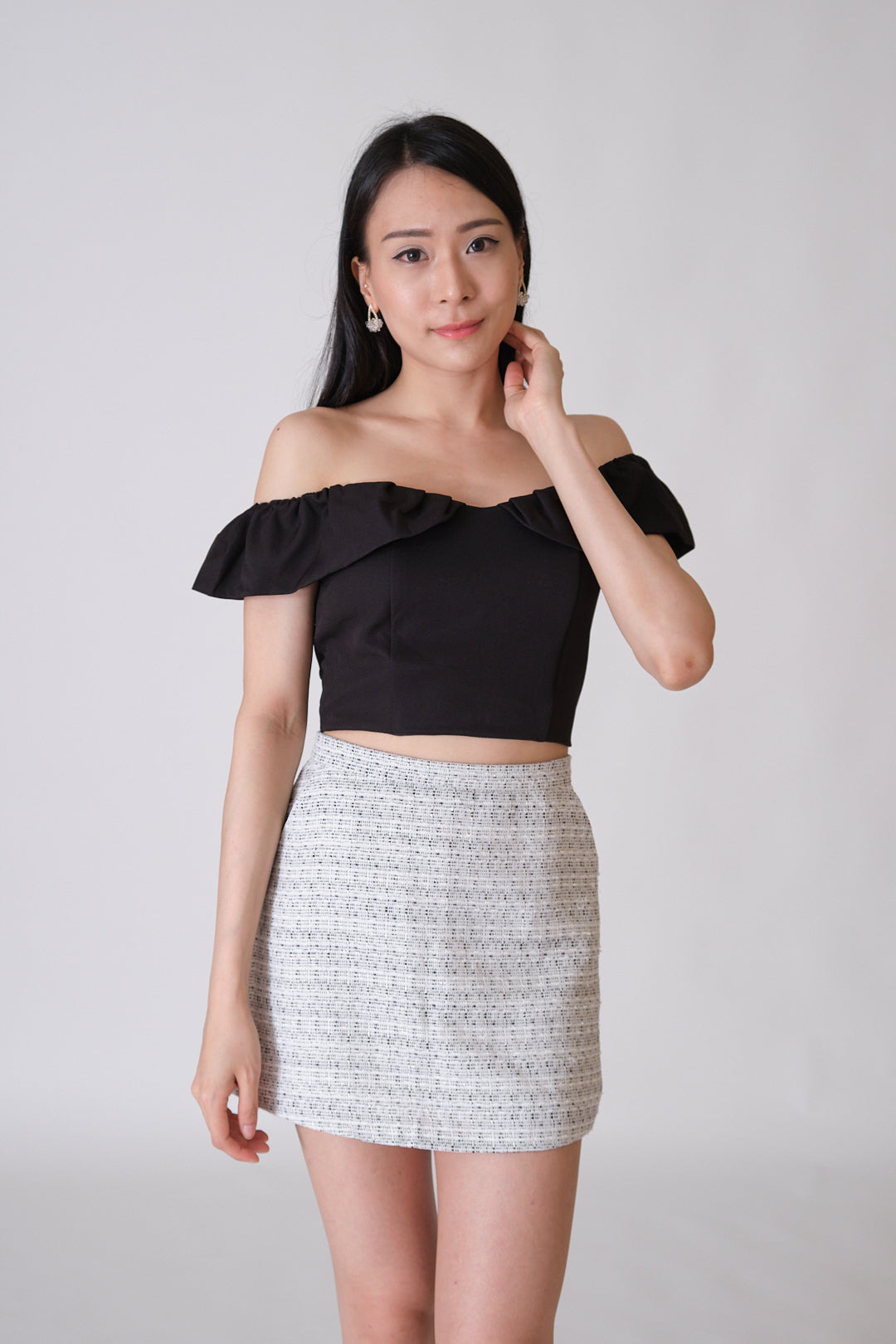 Chixxie Mindi Off-shoulder Crop Top (Black)