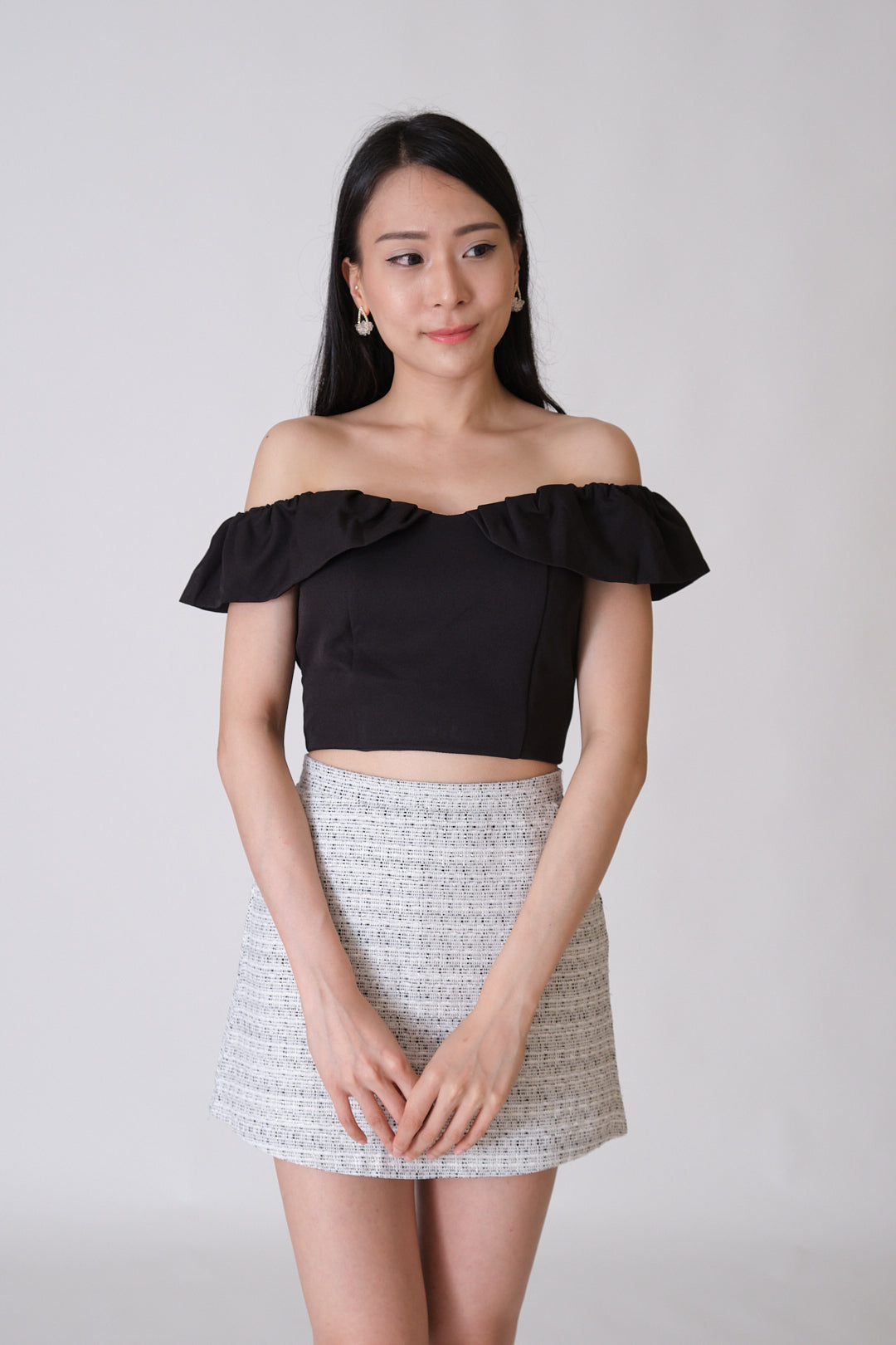 Chixxie Mindi Off-shoulder Crop Top (Black)