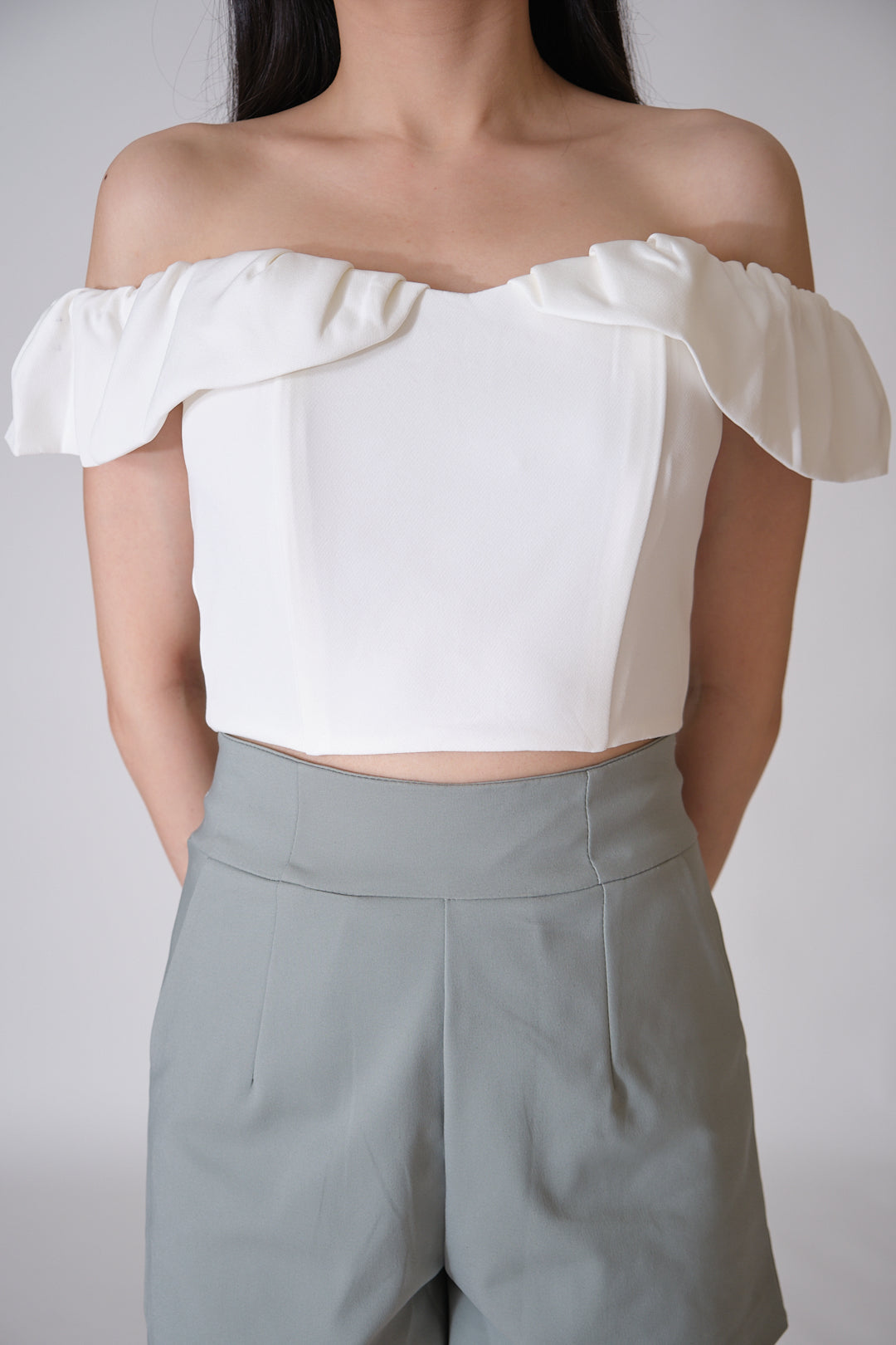 Chixxie Mindi Off-shoulder Crop Top (White)