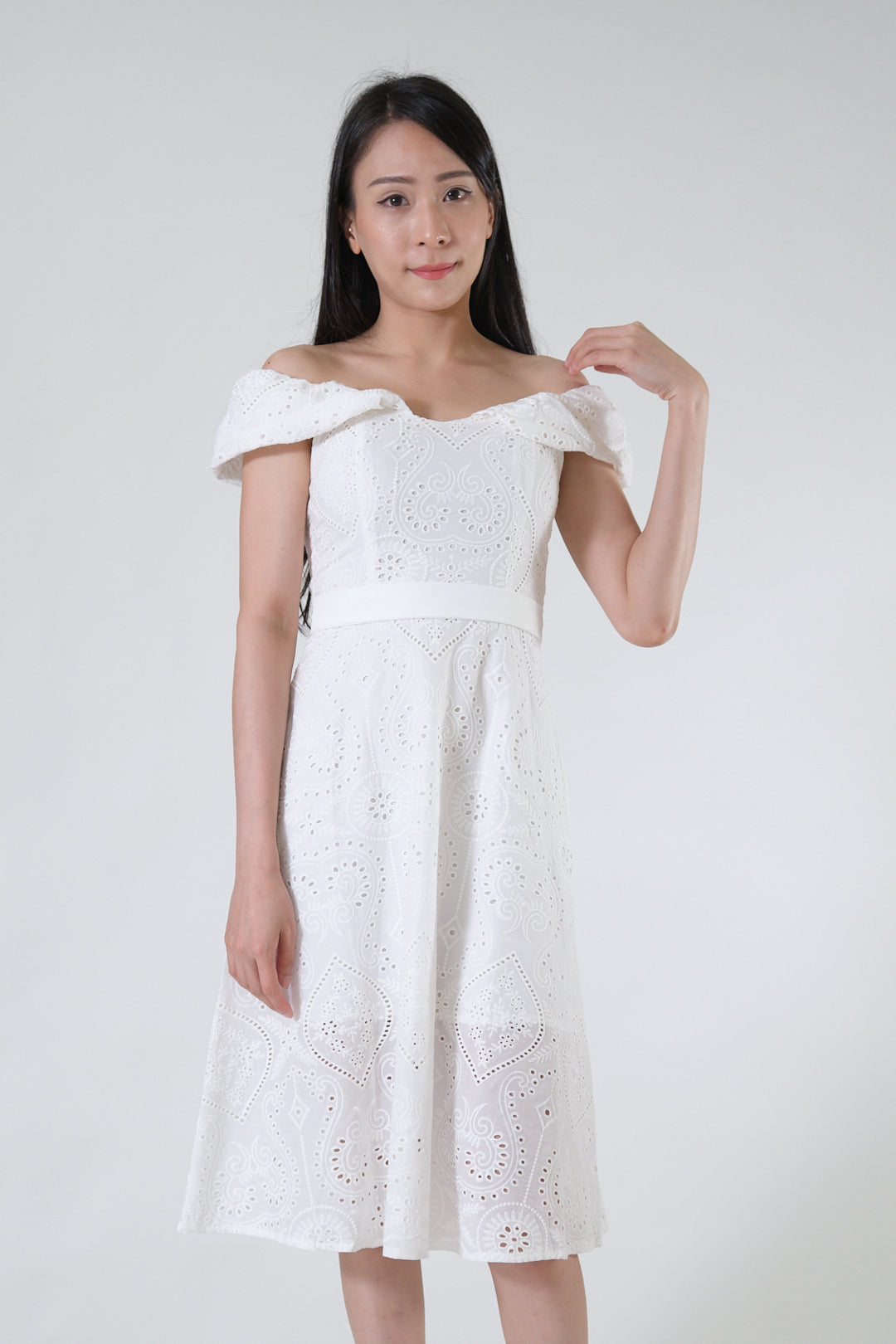 Chixxie Alanis Off-Shoulder Lace Dress (White)