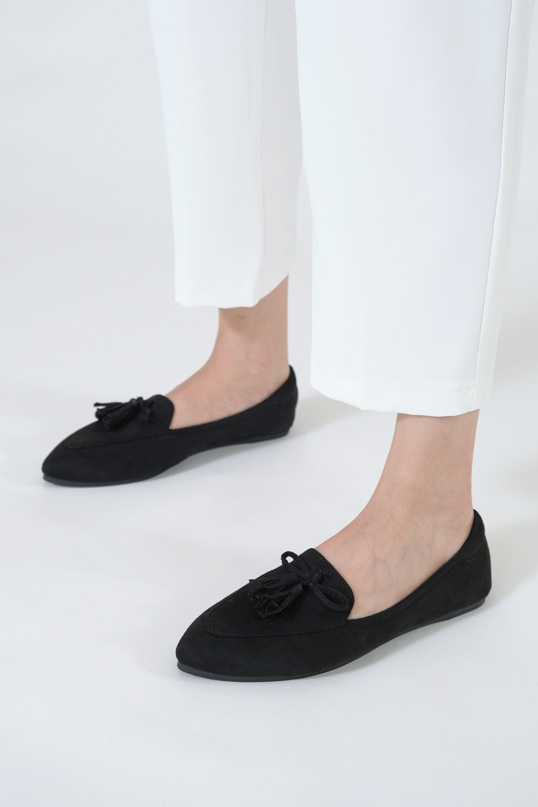 Chixxie XP14 Suede Tassle Pointed Toe Flats